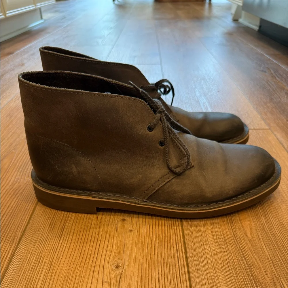 Clarks Men’s Desert Chukka Boot Size 11 Black/Grey Color